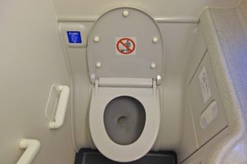 飛行機内トイレの写真