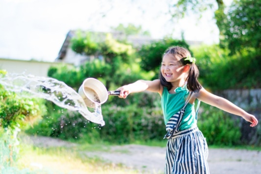 日本の夏の風物詩！打ち水の効果とは